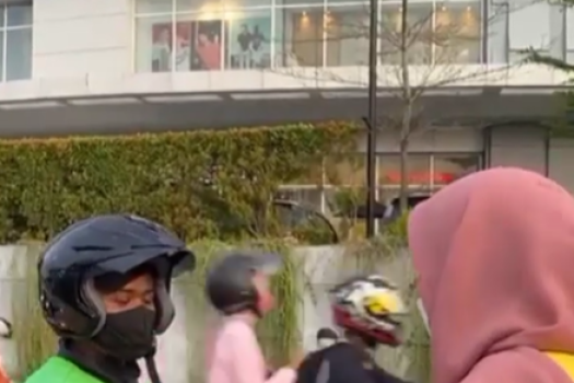 BEM Universitas awal bros berbagi takjil