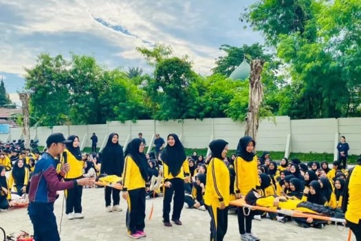 PELATIHAN SIMULASI KEBAKARAN  UNIVERSITAS AWAL BROS